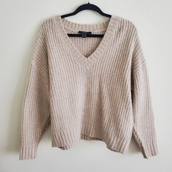 Forever 21 Sweaters - Forever 21 Fall Chunky Knit V-neck Beige Sweater - Size Medium